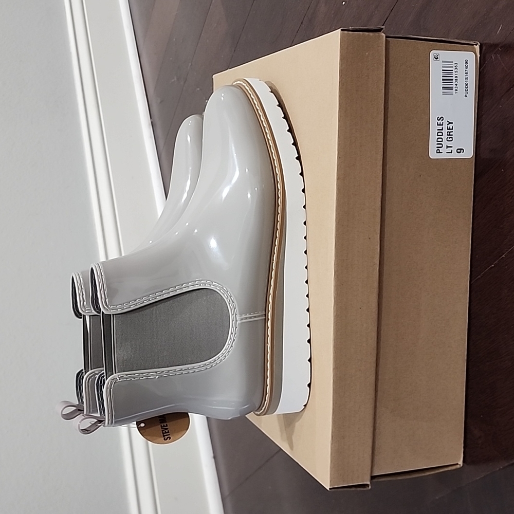 Steve Madden Puddles Bootie Light Grey Size 9